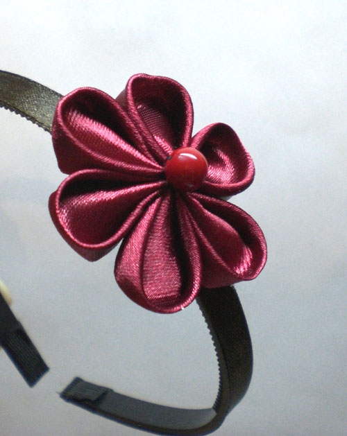 Как сделать ободок канзаши с цветком из атласных лент