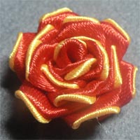Двухцветная роза из лент
