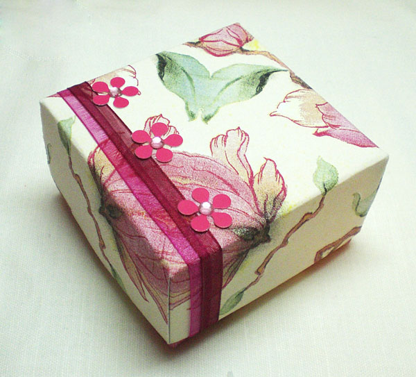 Подарочная коробочка из картона и салфеток