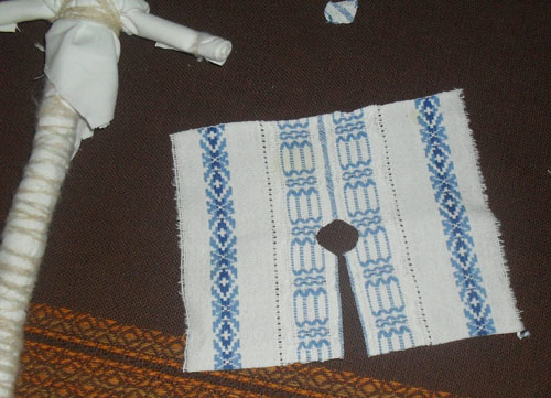 Подготовка ткани для распашонки куклы-мотанки